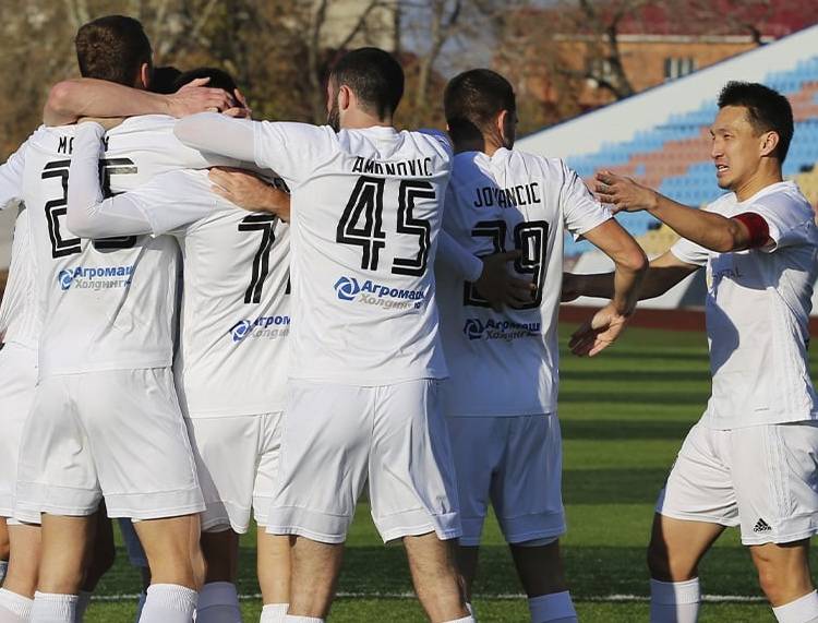  "Тобол" в гостях одержал победу над "Кызыл-Жар СК" и вышел на первое место в таблице Премьер-Лиги.